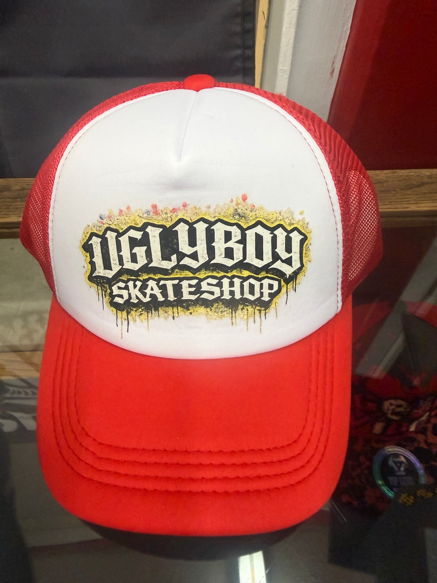 Ugly boy, skate shop, trucker hat, wht/Red